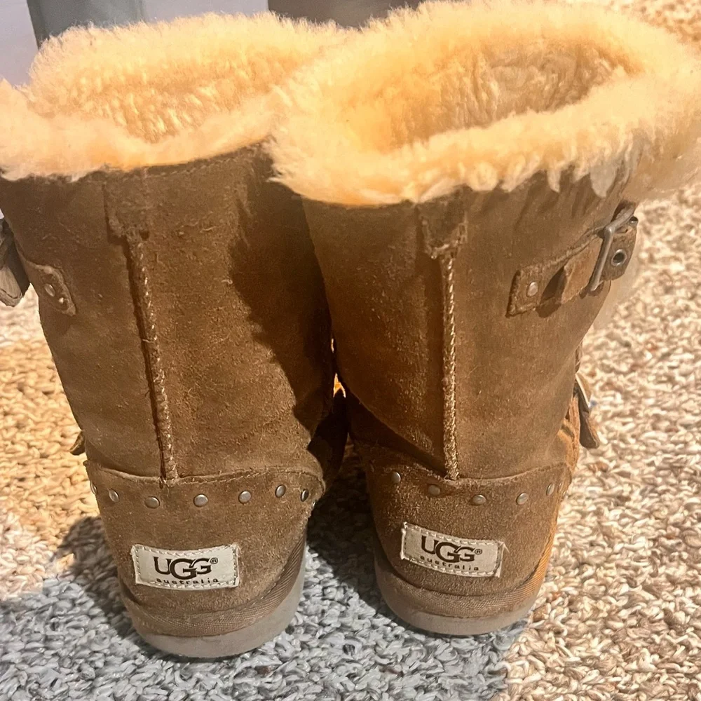 UGG - Picture 2 of 2